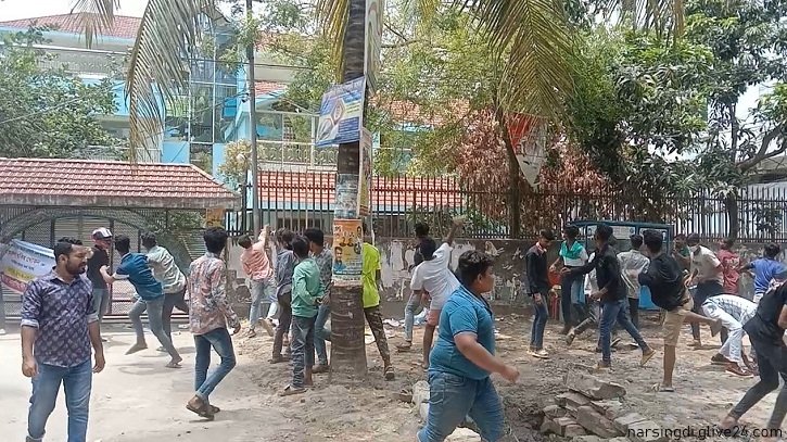 নরসিংদীতে বিএনপির কার্যালয়ে ছাত্রদলের পদবঞ্চিতদের হামলা